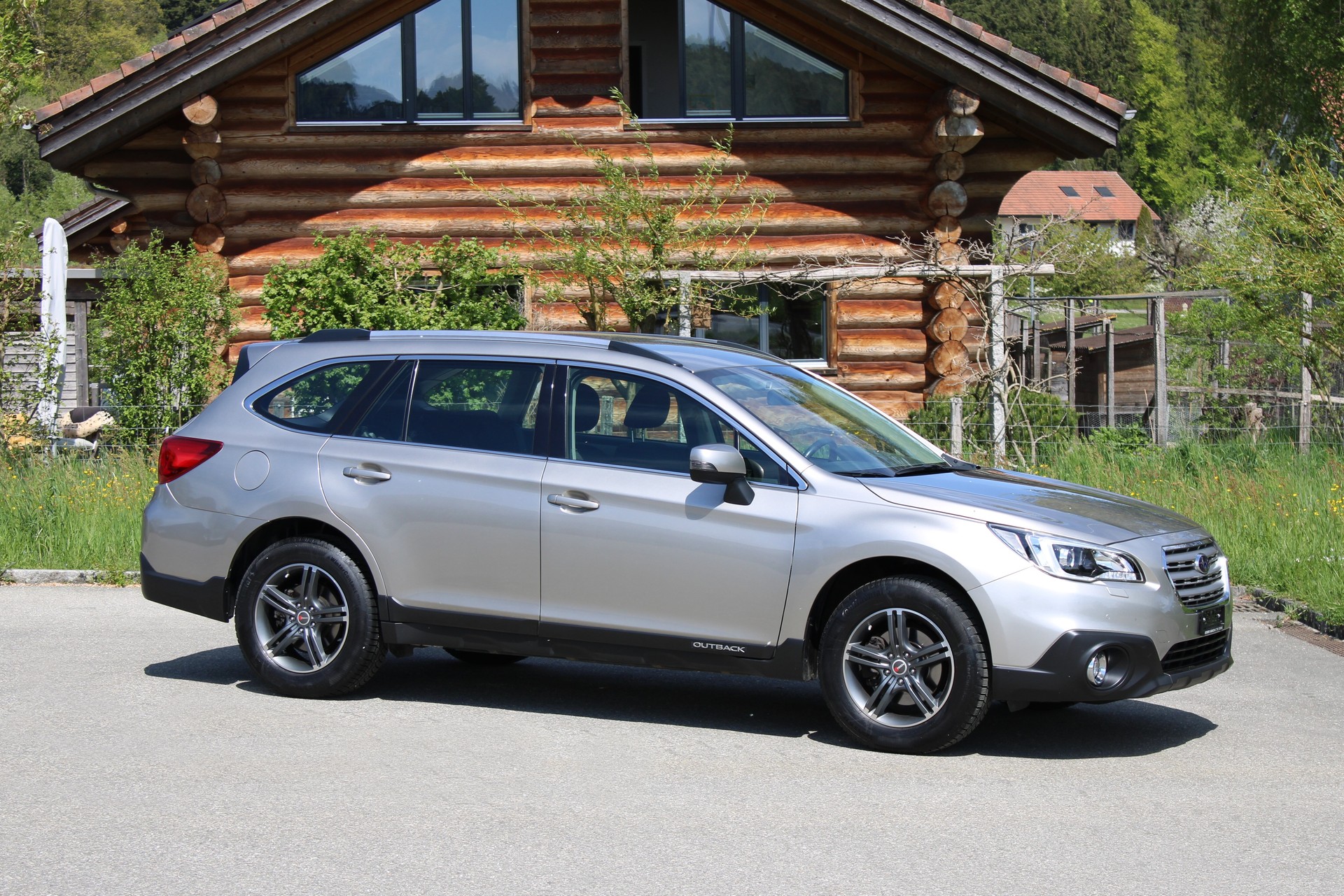 SUBARU Outback 2.5i Swiss AWD Lineartronic-image-1