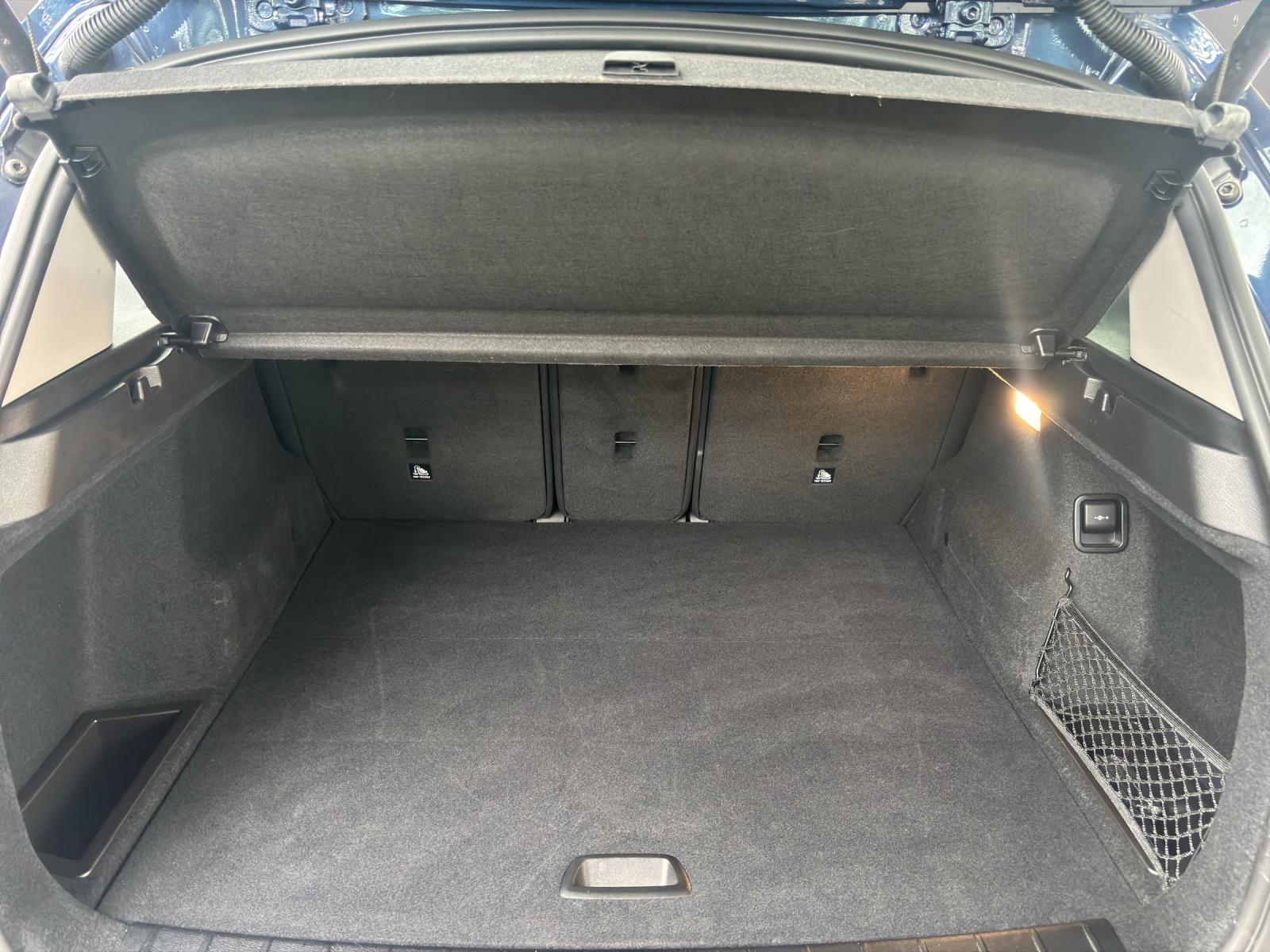 BMW X1 20i xDrive SAG-image-22