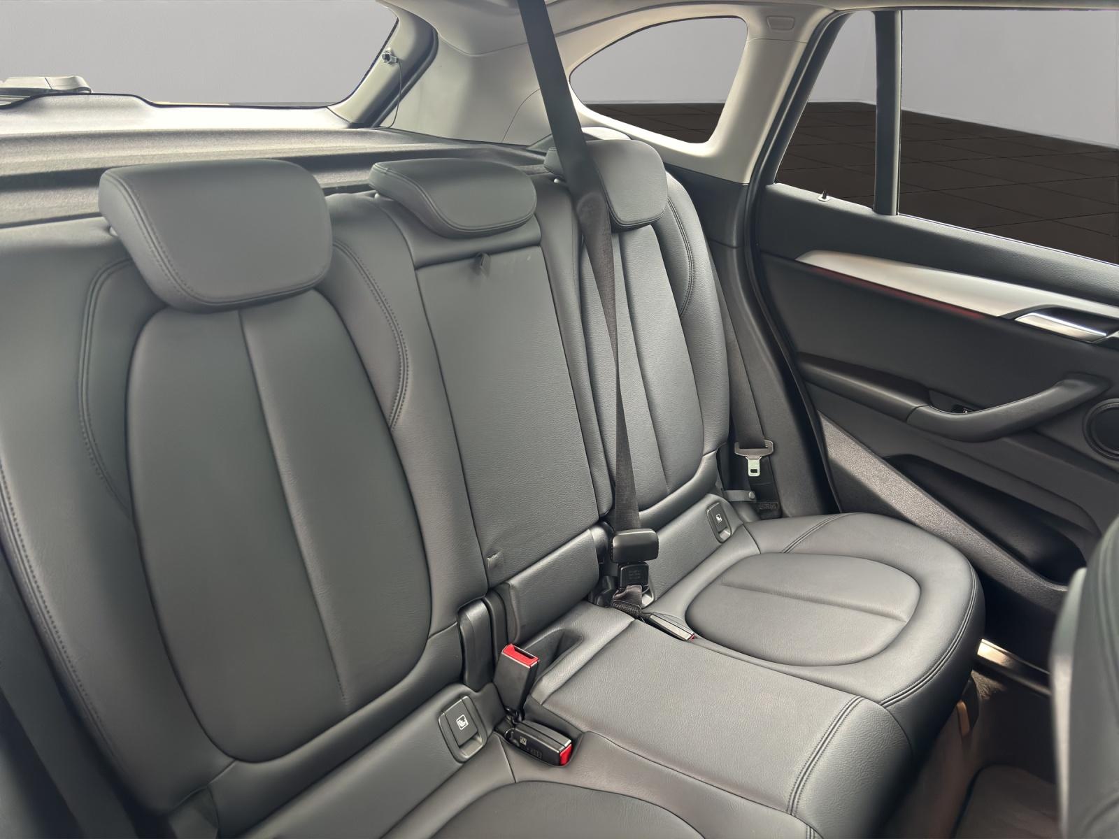 BMW X1 20i xDrive SAG-image-11