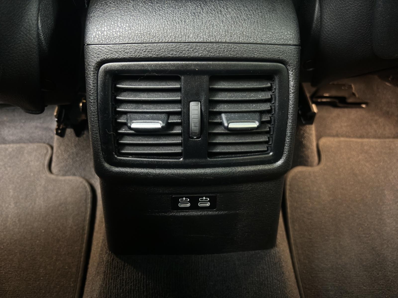 BMW X1 20i xDrive SAG-image-21