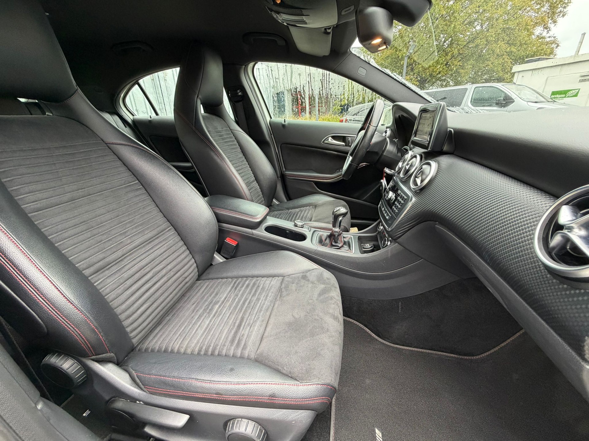 MERCEDES-BENZ A 180 AMG Line-image-15