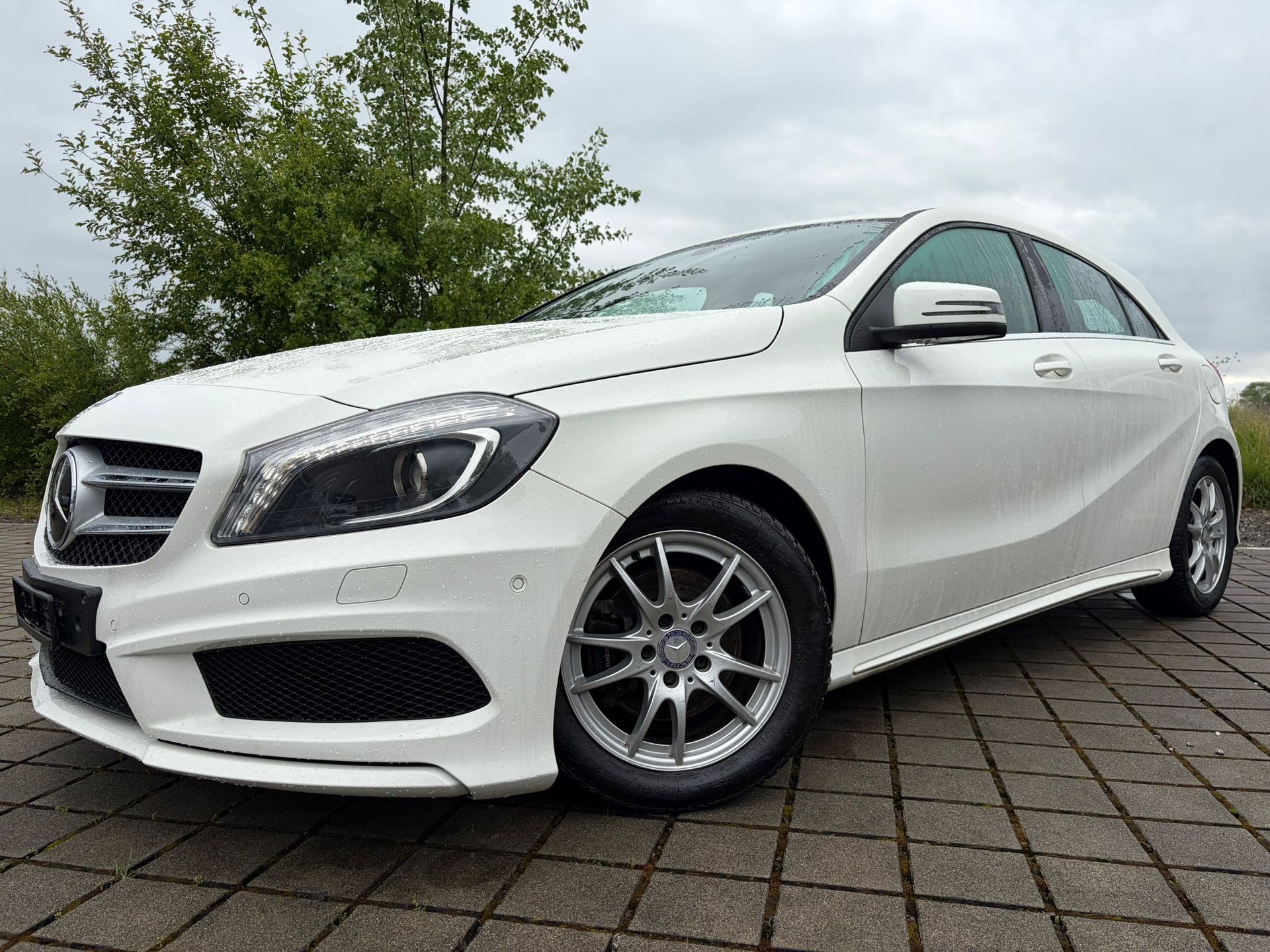 MERCEDES-BENZ A 180 AMG Line