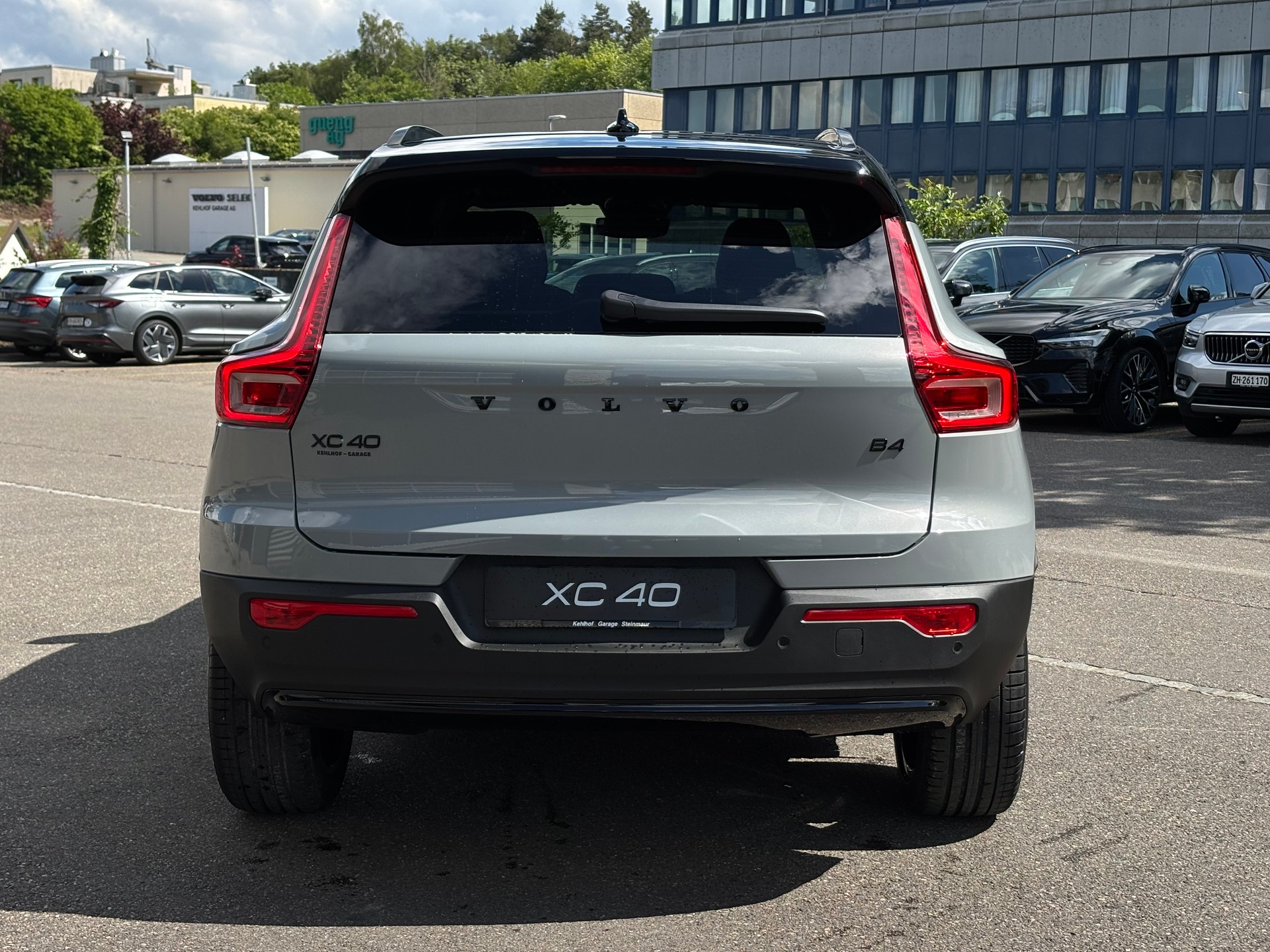 VOLVO XC40 2.0 B4 MH Black Edition-image-8