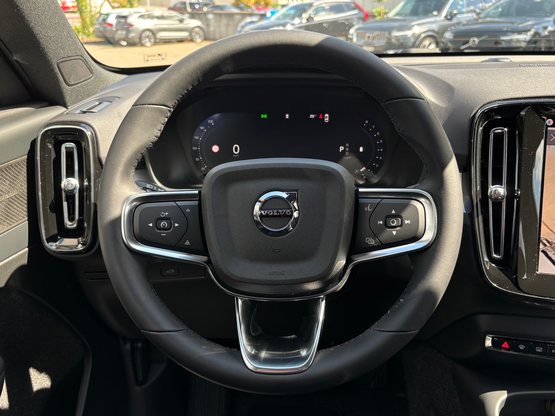 VOLVO XC40 2.0 B4 MH Black Edition-image-18