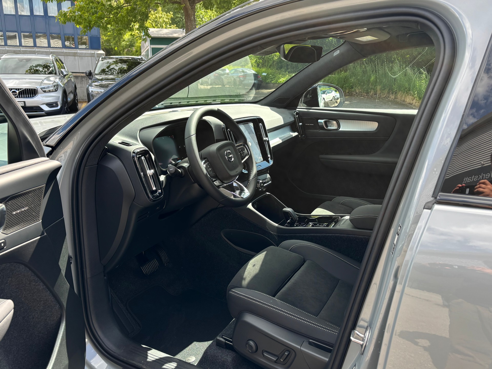 VOLVO XC40 2.0 B4 MH Black Edition-showroom-element-2