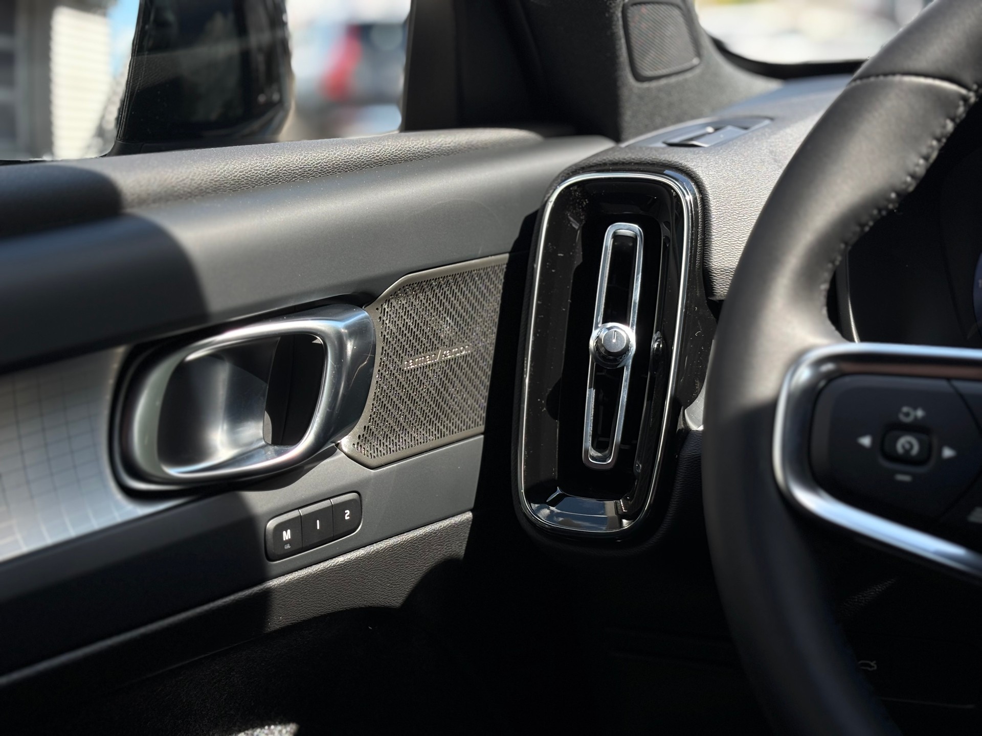 VOLVO XC40 2.0 B4 MH Black Edition-image-16