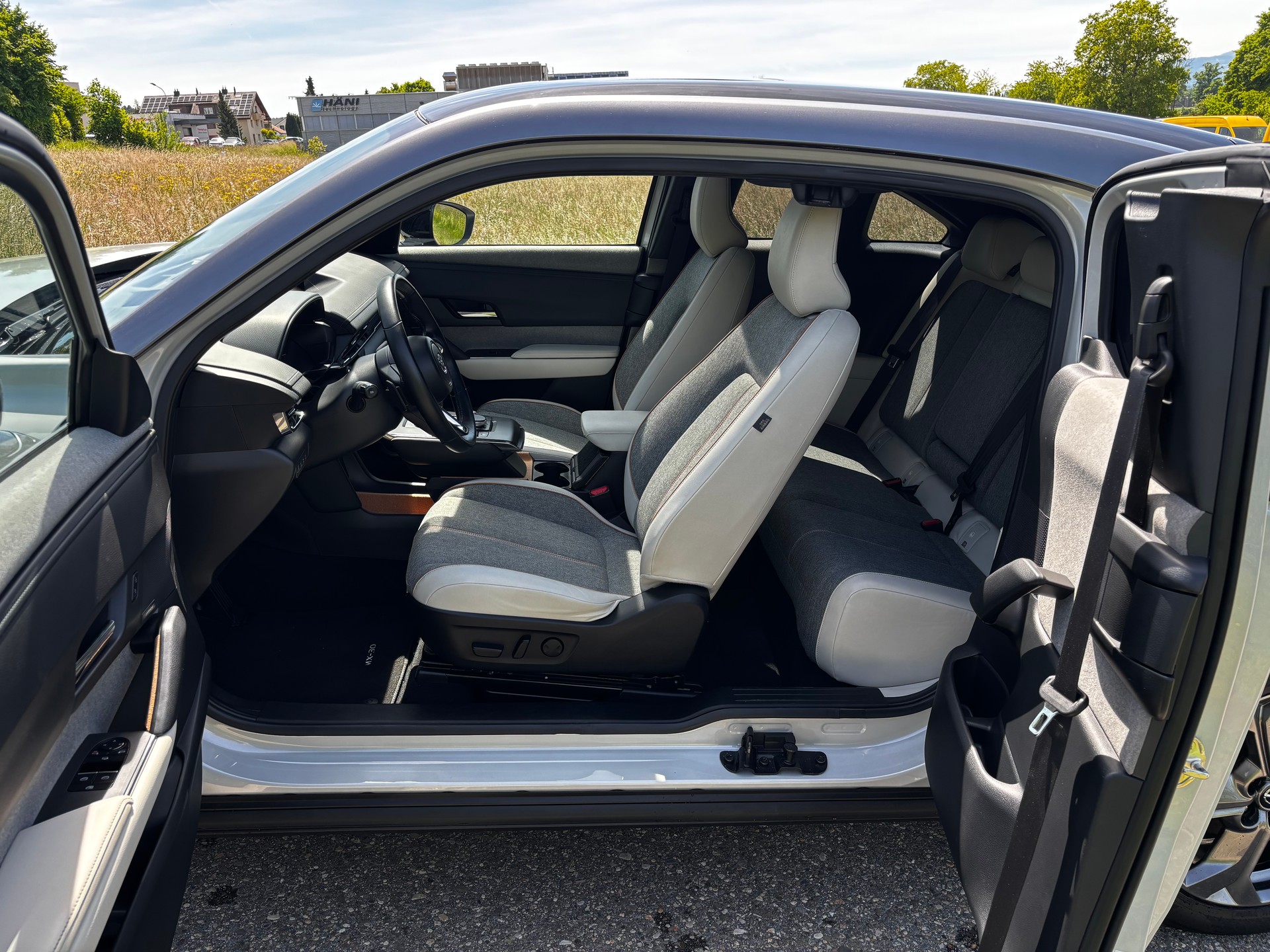 MAZDA MX-30 e-Skyactiv Ambition-image-9