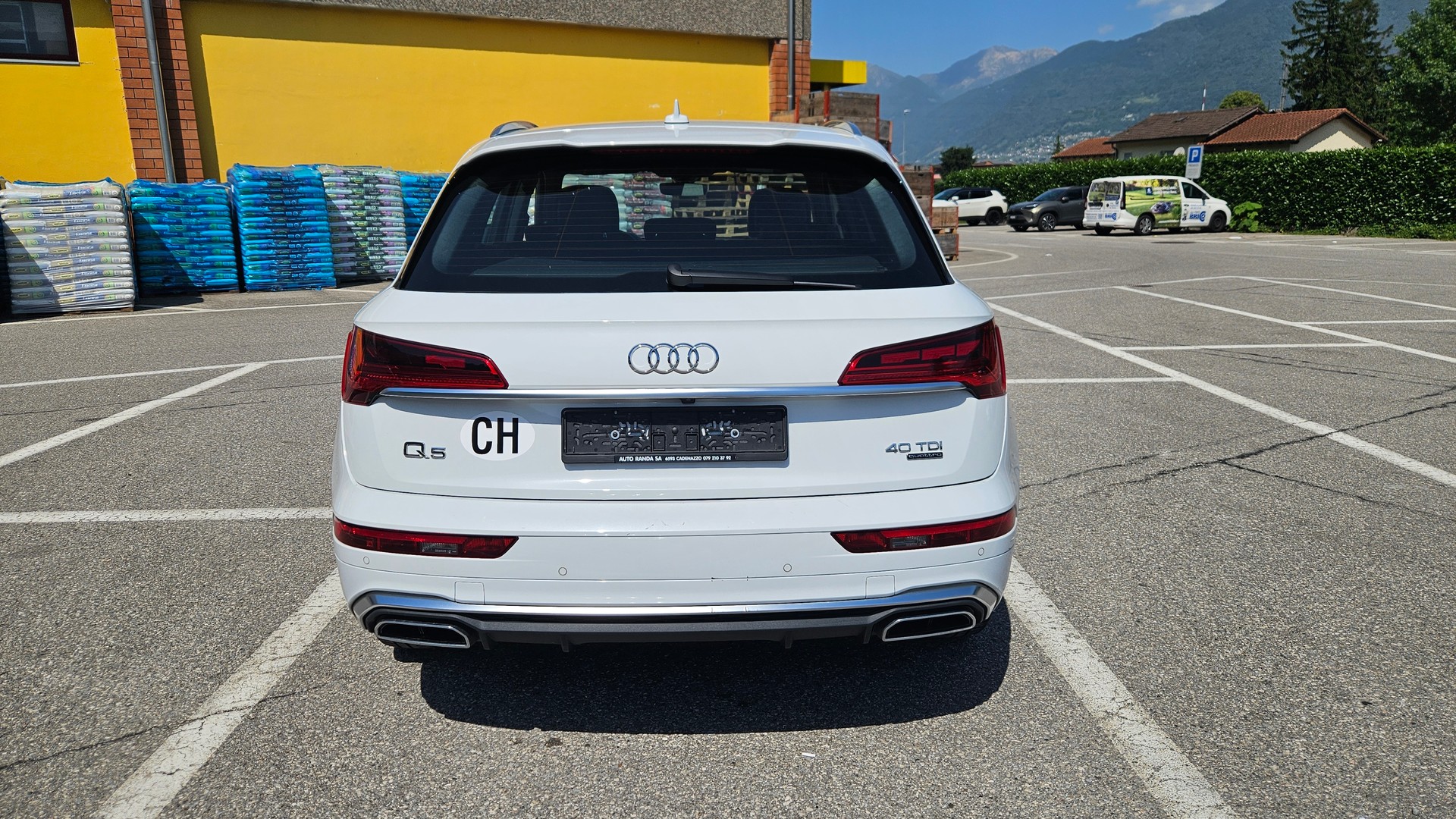 AUDI Q5 40 TDI S-line quattro S-tronic-image-4