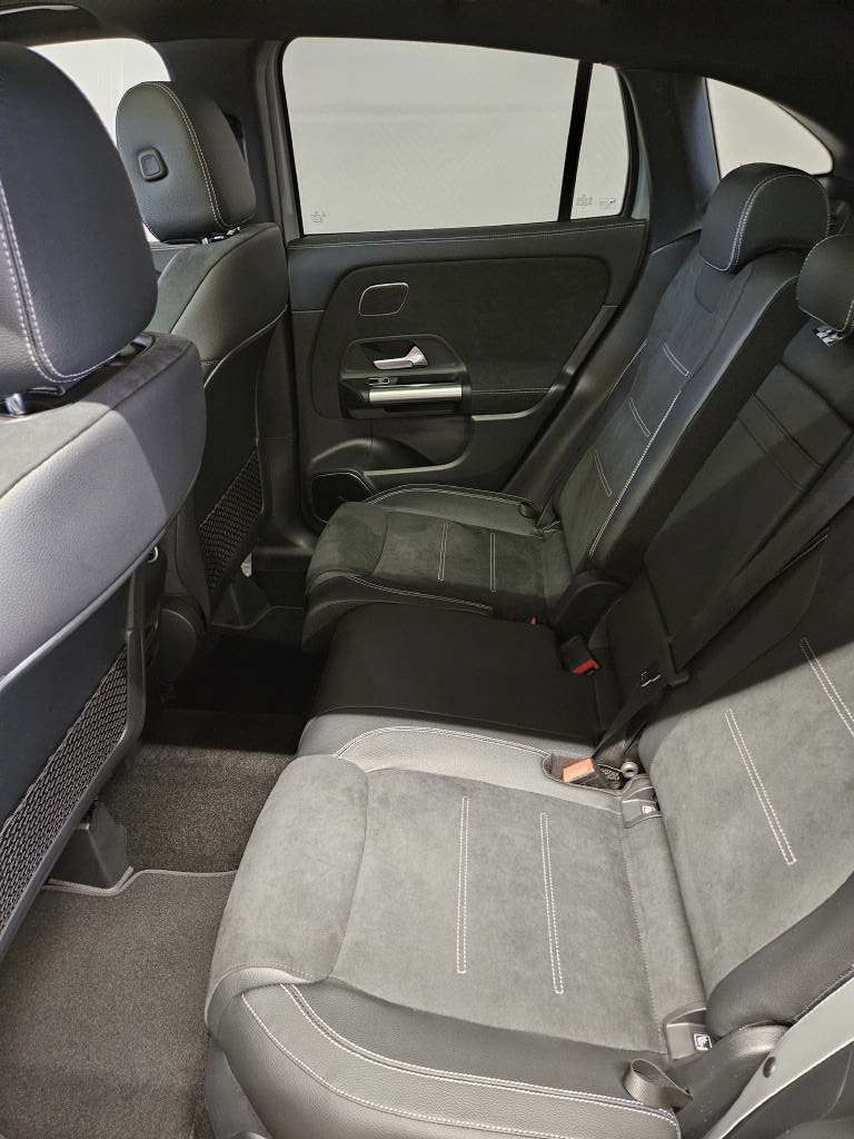 MERCEDES-BENZ GLA 220 4Matic AMG Line Special Edition-image-13