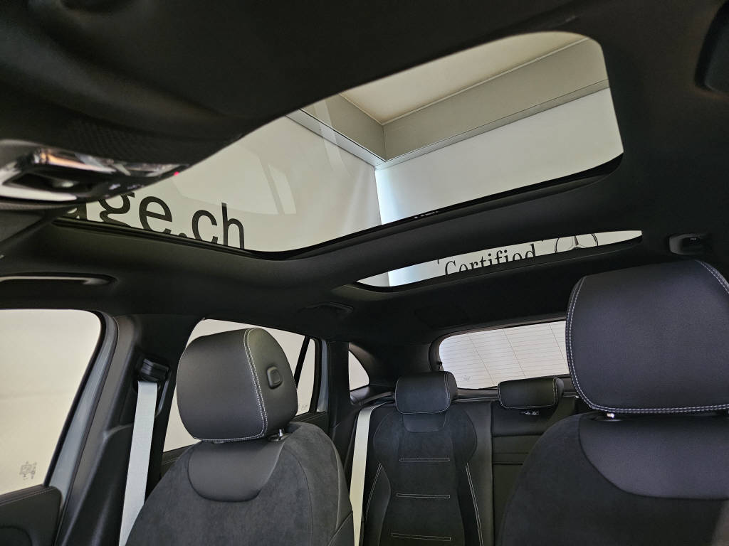 MERCEDES-BENZ GLA 220 4Matic AMG Line Special Edition-image-4