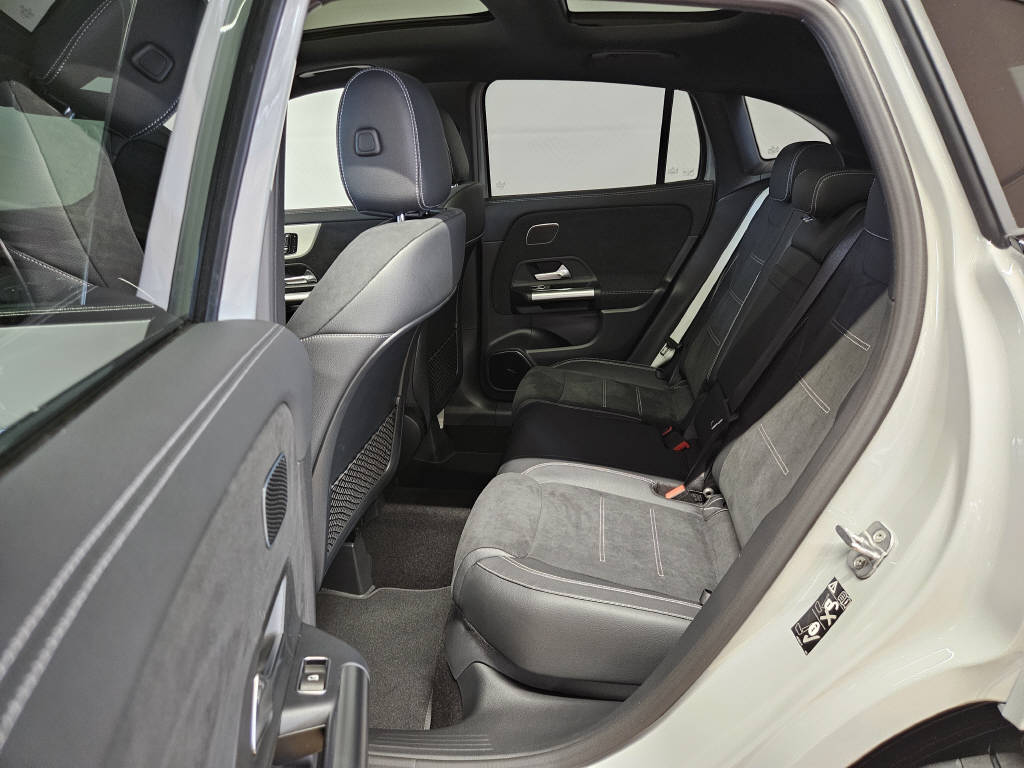 MERCEDES-BENZ GLA 220 4Matic AMG Line Special Edition-image-12