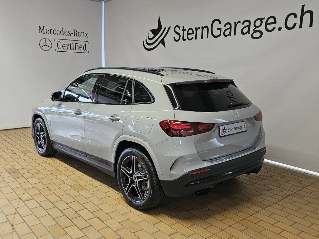 MERCEDES-BENZ GLA 220 4Matic AMG Line Special Edition-showroom-element-2