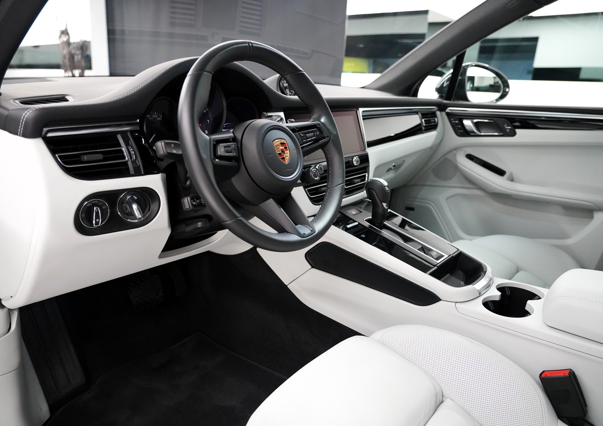PORSCHE Macan GTS PDK-image-6