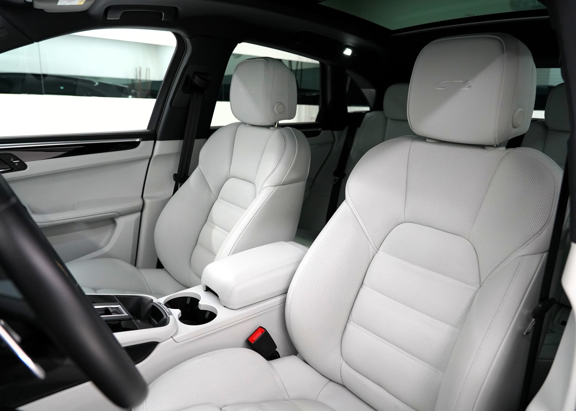 PORSCHE Macan GTS PDK-image-7