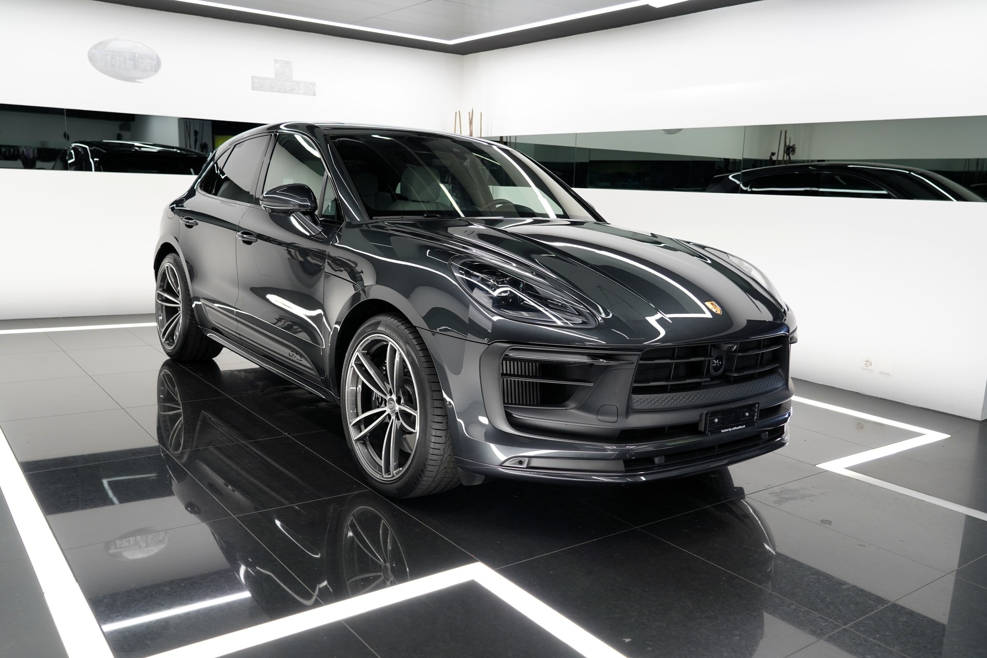 PORSCHE Macan GTS PDK-showroom-element-1