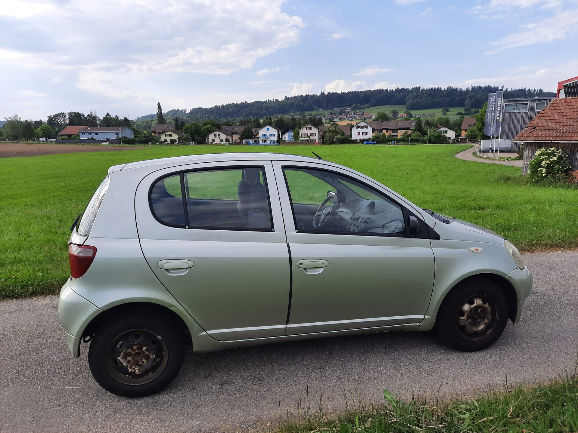 TOYOTA Yaris 1.3 Linea Luna-image-3