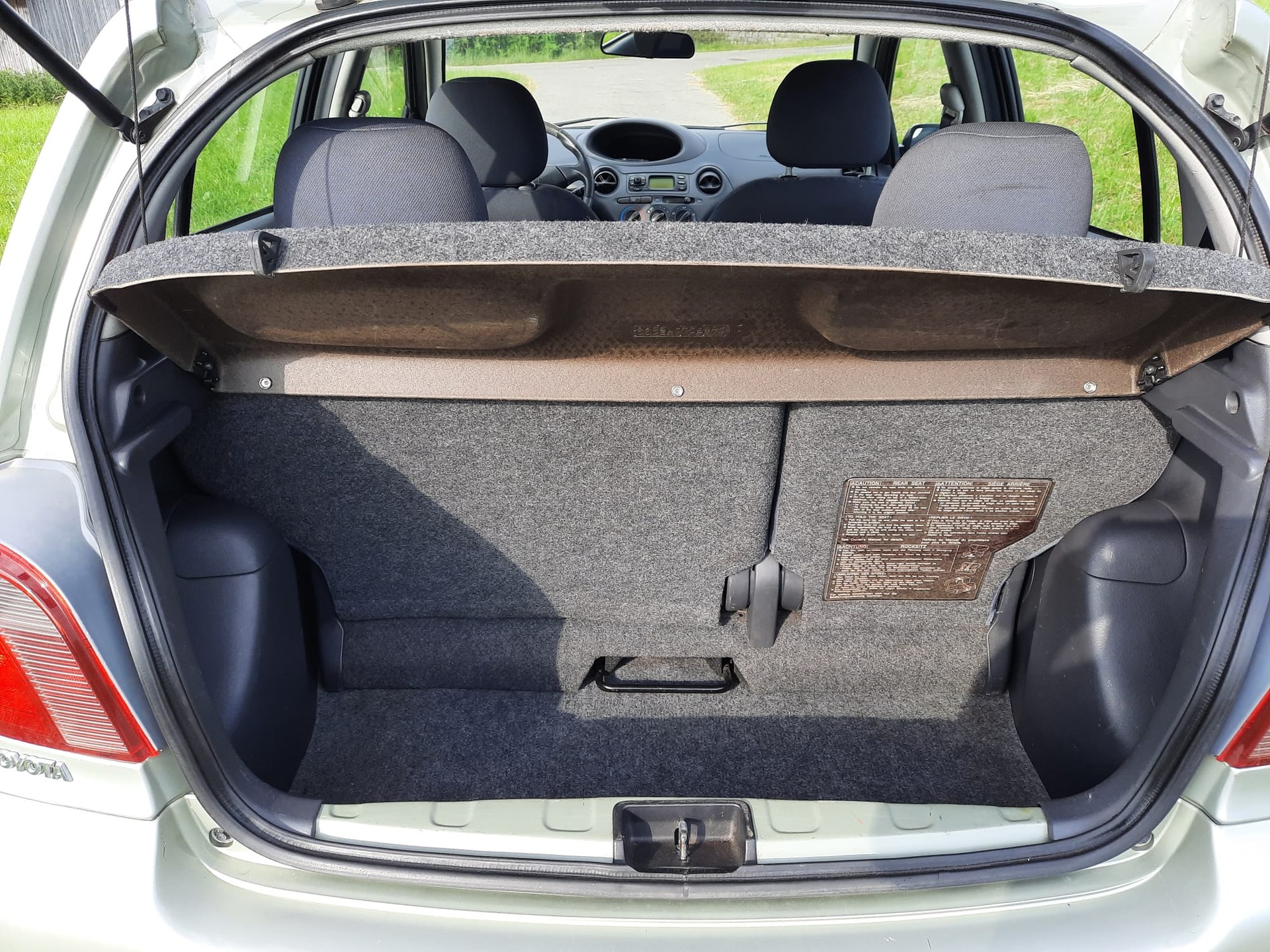 TOYOTA Yaris 1.3 Linea Luna-image-11