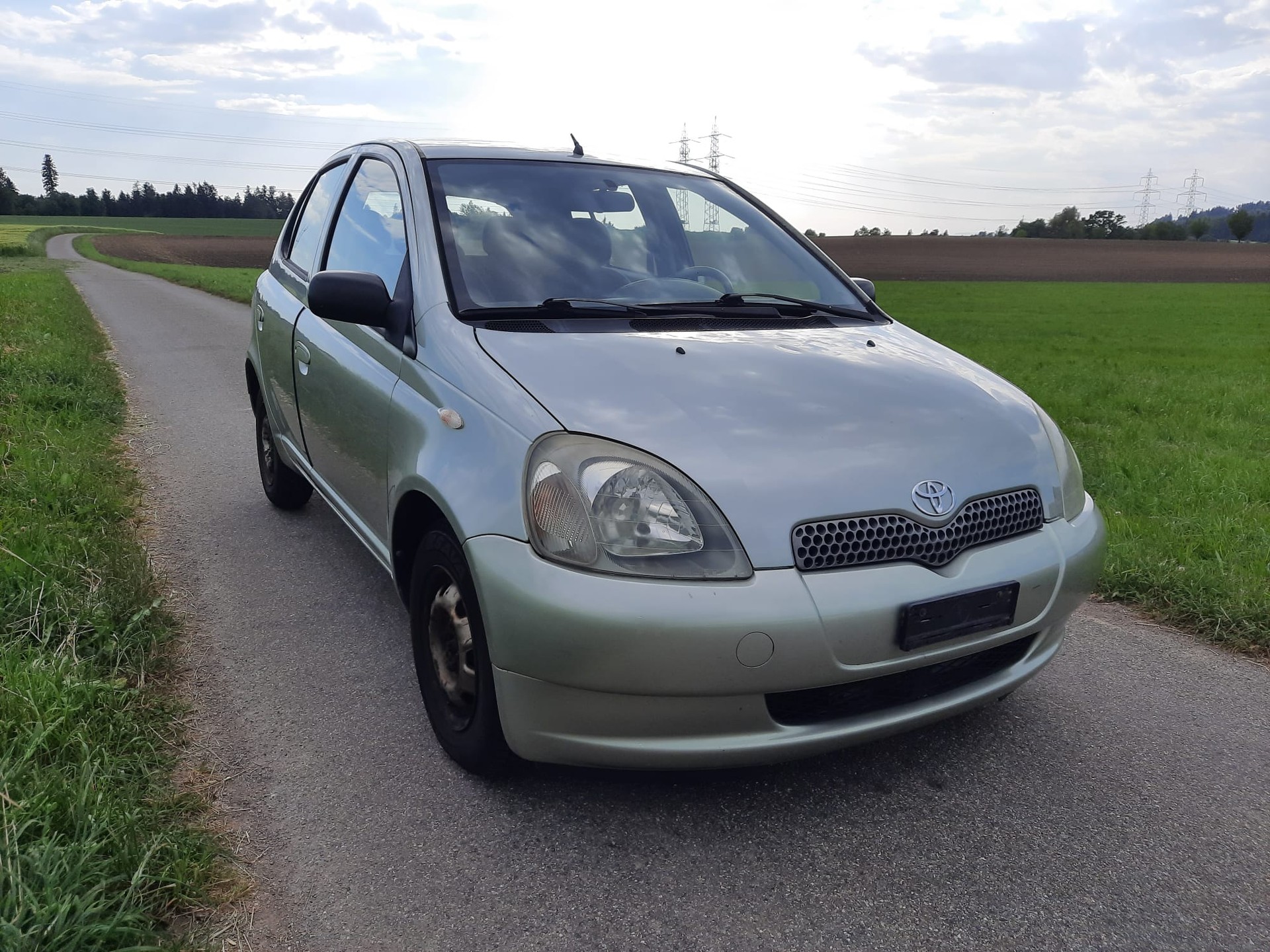 TOYOTA Yaris 1.3 Linea Luna-image-1