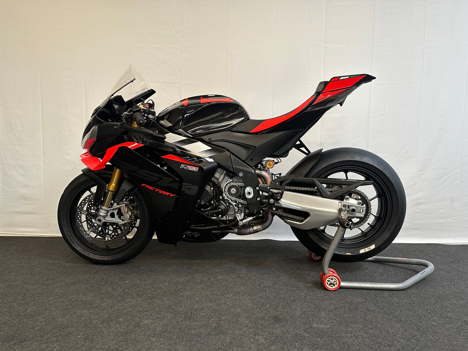 APRILIA RSV4 1100 E5+ Factory-image-4