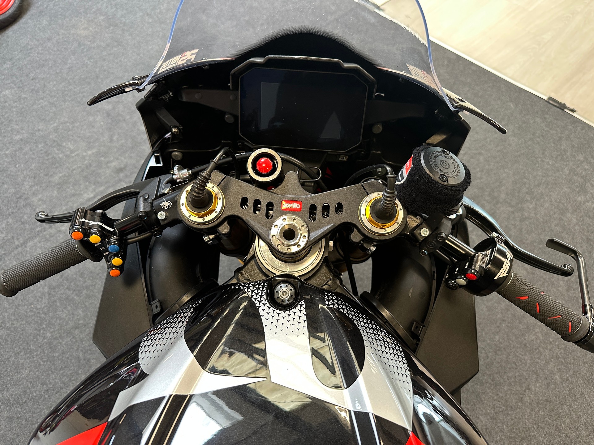 APRILIA RSV4 1100 E5+ Factory-image-7