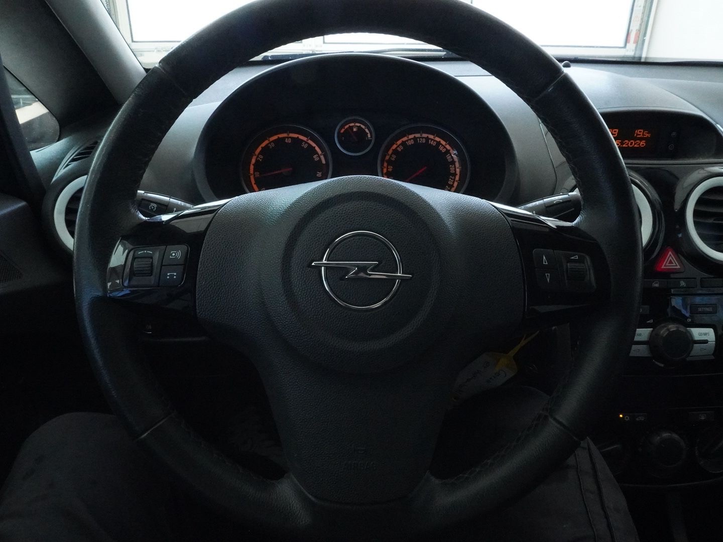 OPEL Corsa 1.6 Turbo Color Edition-image-5