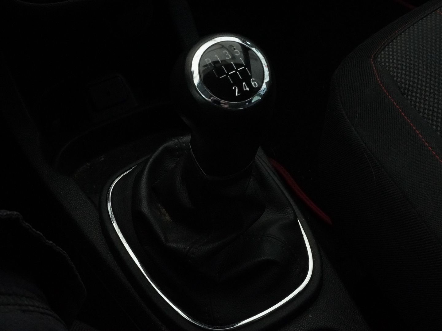 OPEL Corsa 1.6 Turbo Color Edition-image-7
