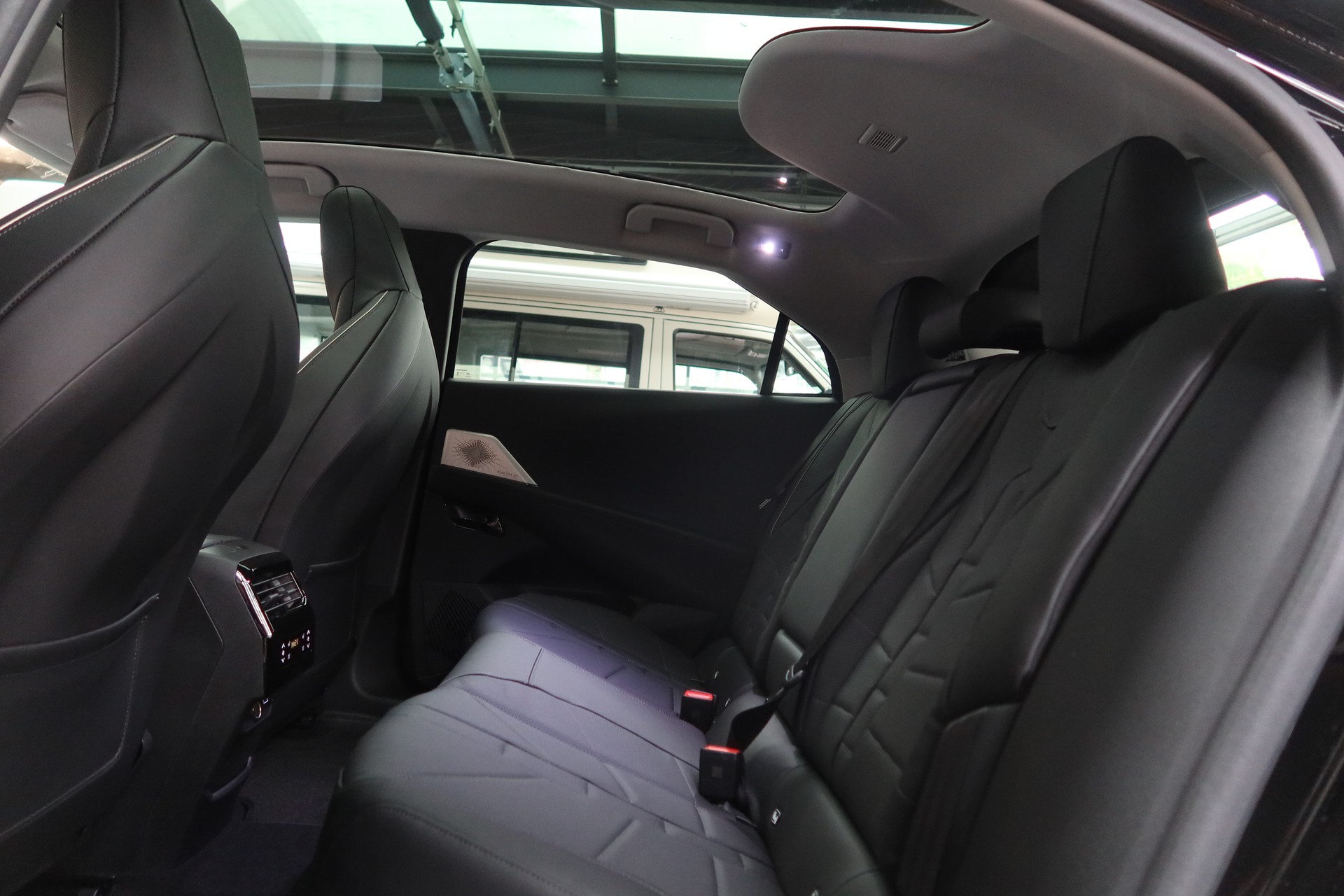 DS AUTOMOBILES DS N8 E-T 350 Etoile LR-image-11