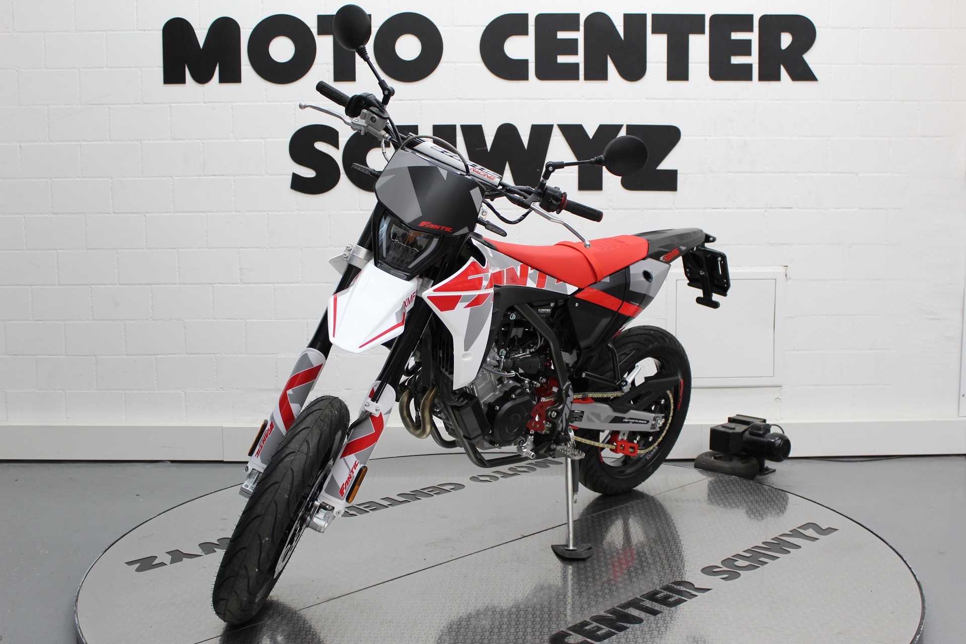 FANTIC XMF 125 PERFORMANCE-image-2