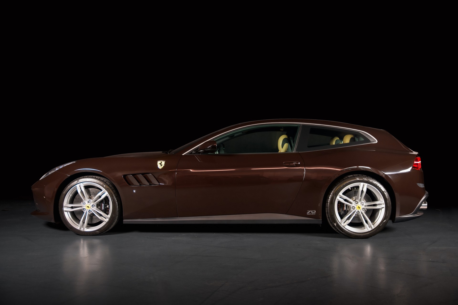 FERRARI GTC 4 Lusso Tailor Made 70 Anni Collection-showroom-element-3
