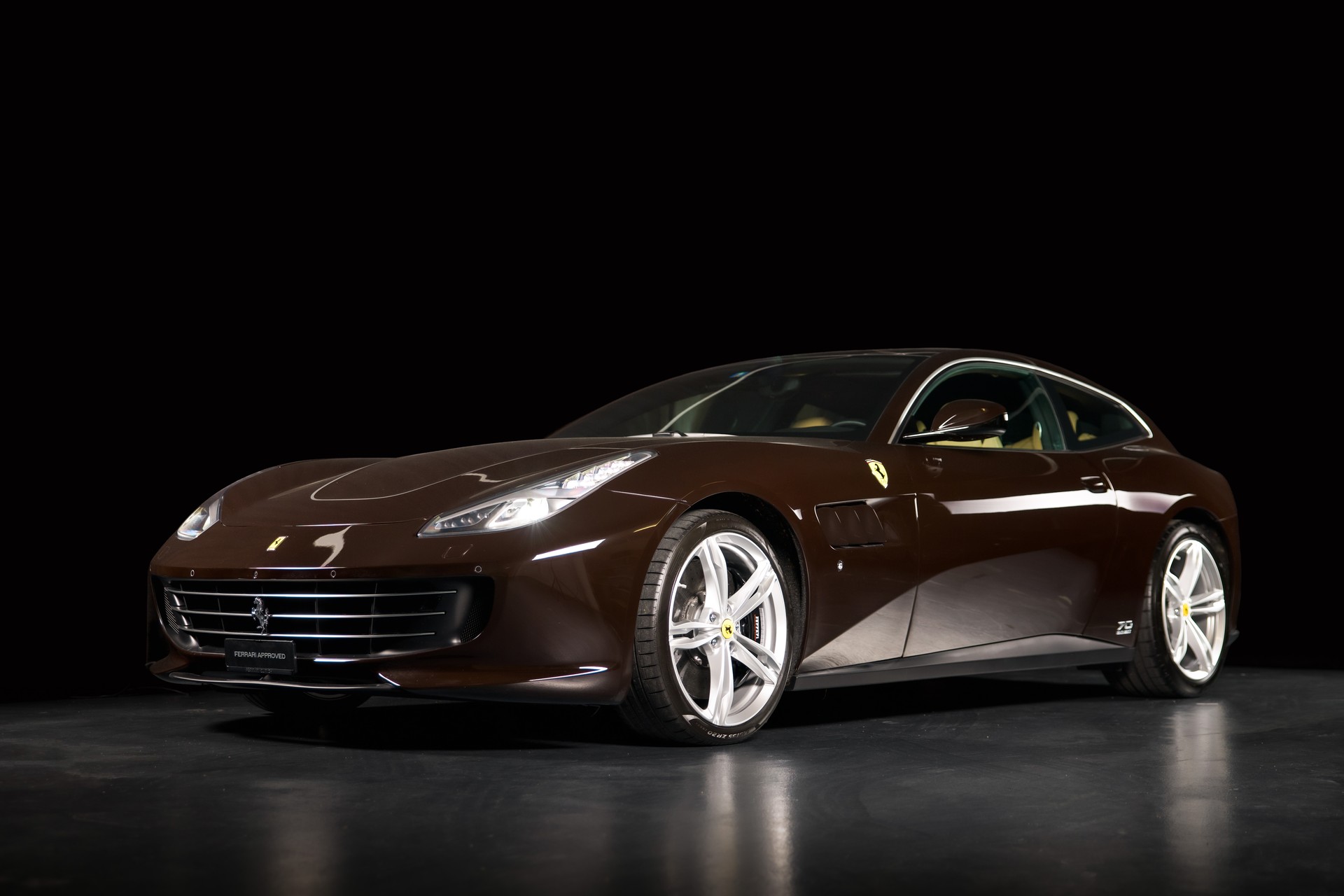 FERRARI GTC 4 Lusso Tailor Made 70 Anni Collection-showroom-element-1