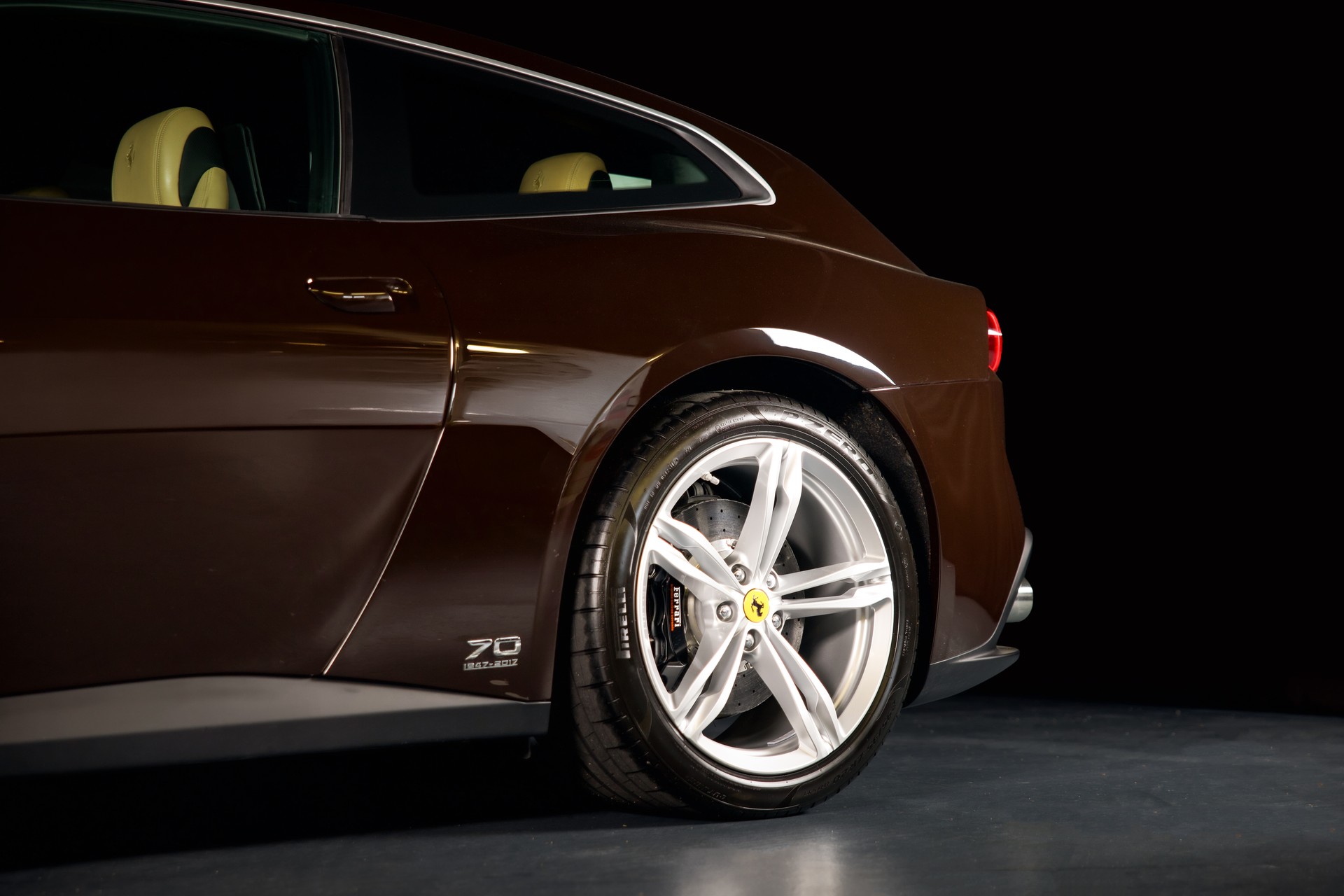 FERRARI GTC 4 Lusso Tailor Made 70 Anni Collection-image-7