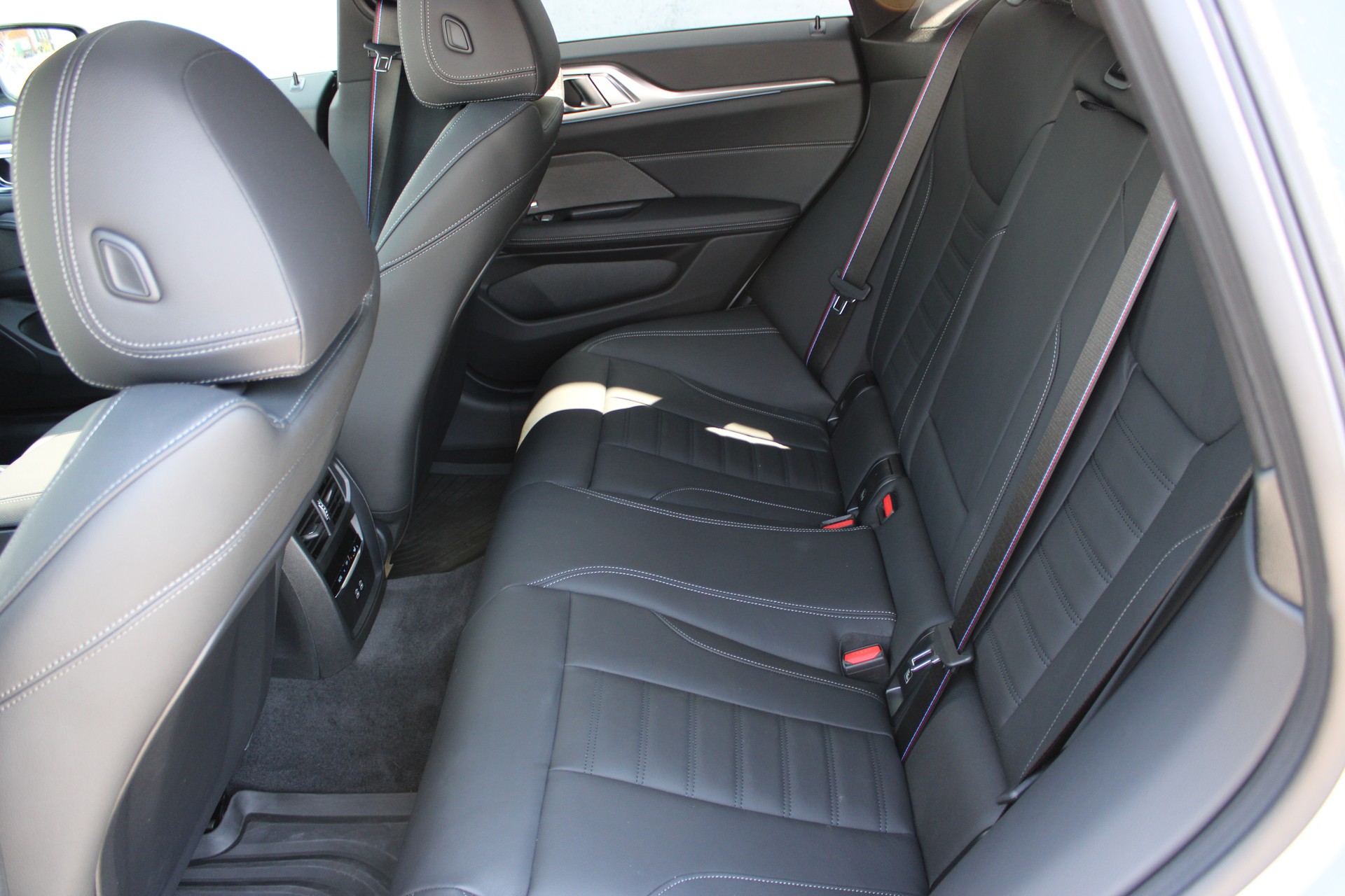 BMW i4 xDrive 40 M Sport Pro-image-12