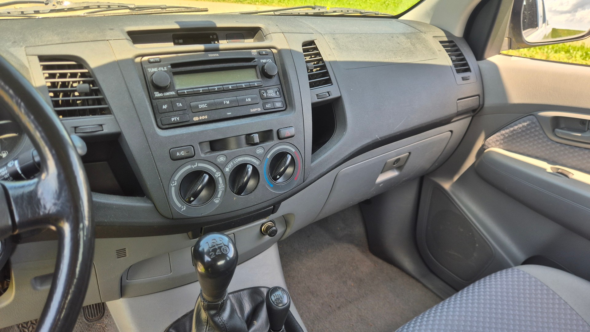 TOYOTA Hilux 4x4 ExtraCab LineaLuna-image-9