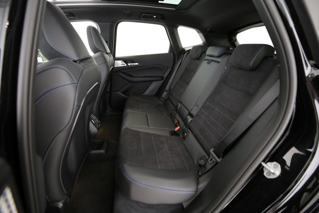 BMW 230e xDrive paddles Active Tourer-image-13