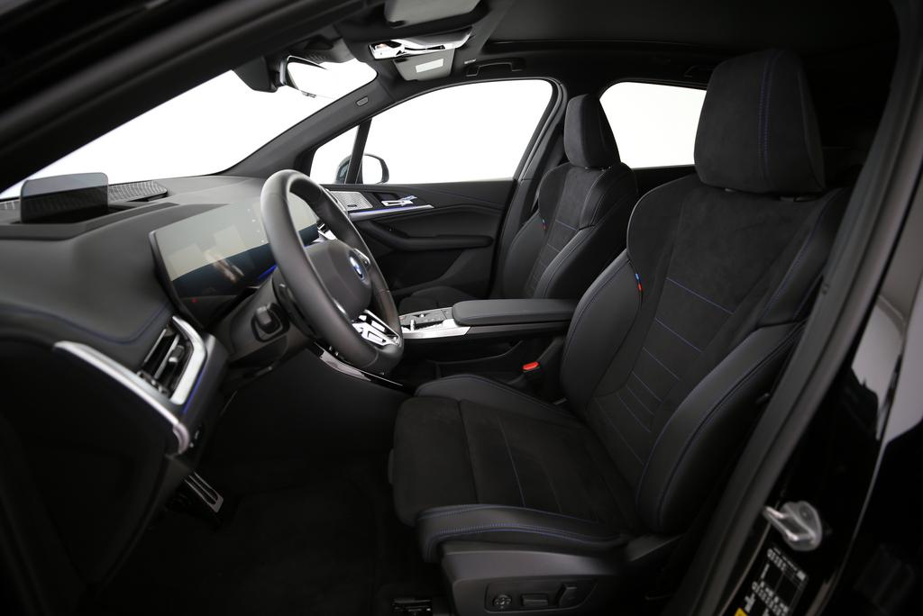 BMW 230e xDrive paddles Active Tourer-showroom-element-3