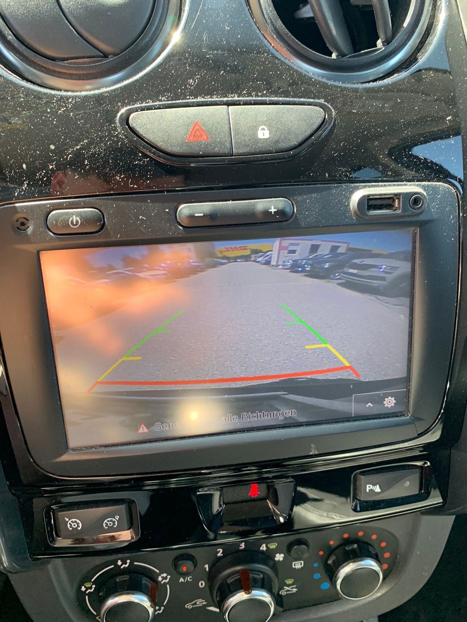 DACIA Duster 1.5 dCi Unlimited 4x2 EDC Automat (Klimatronik * Alufelgen * Sensoren mit Kamera * Leder * Navigation * BO6)-image-11