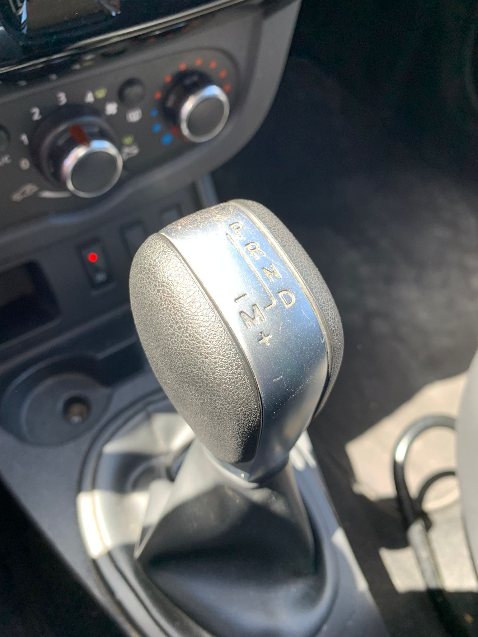 DACIA Duster 1.5 dCi Unlimited 4x2 EDC Automat (Klimatronik * Alufelgen * Sensoren mit Kamera * Leder * Navigation * BO6)-image-12