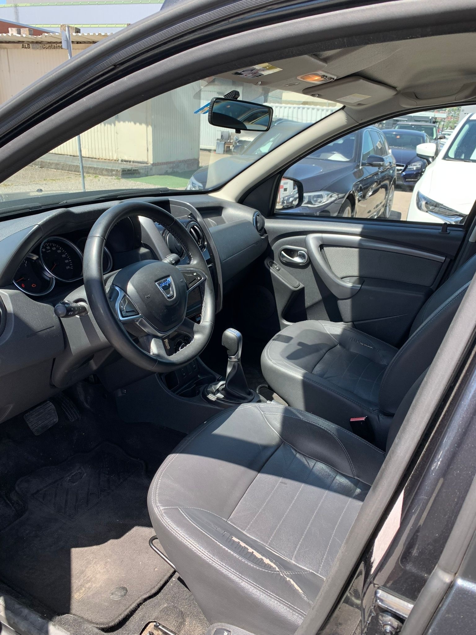 DACIA Duster 1.5 dCi Unlimited 4x2 EDC Automat (Klimatronik * Alufelgen * Sensoren mit Kamera * Leder * Navigation * BO6)-image-14