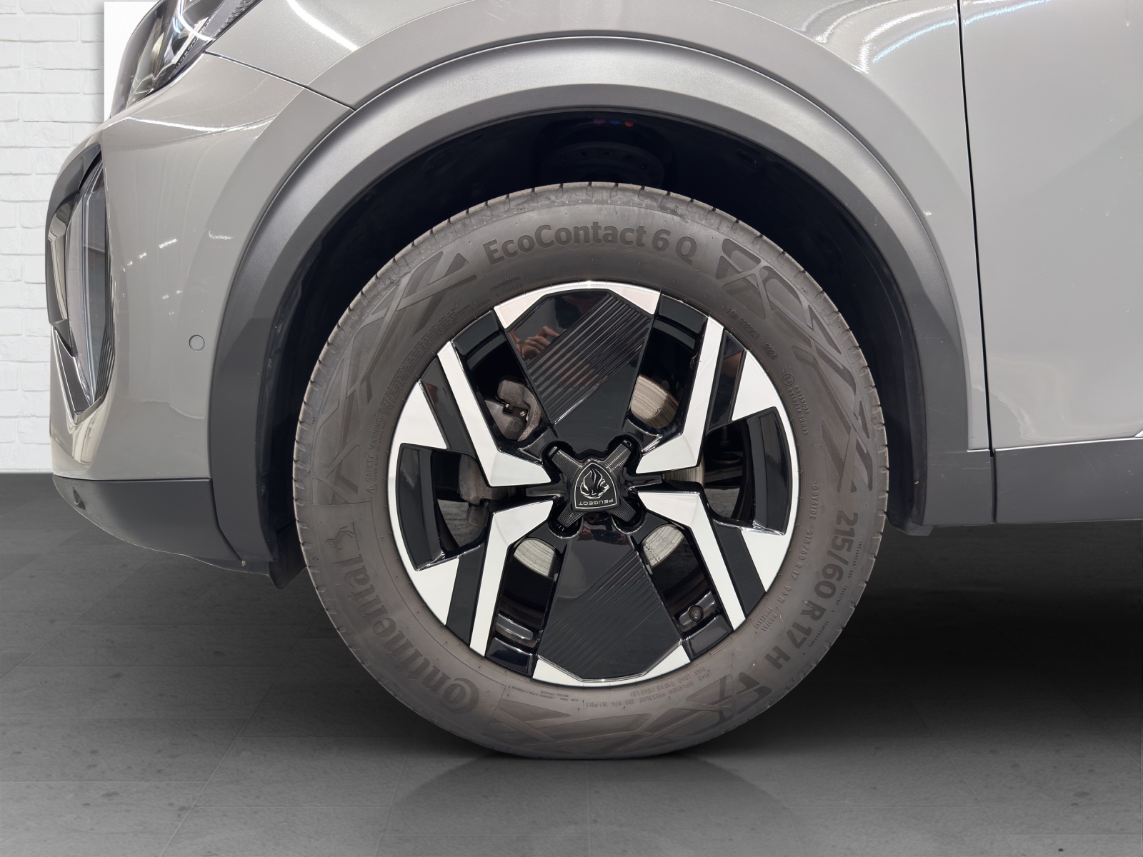 PEUGEOT 2008 1.2 PureTech 130 Allure-image-5