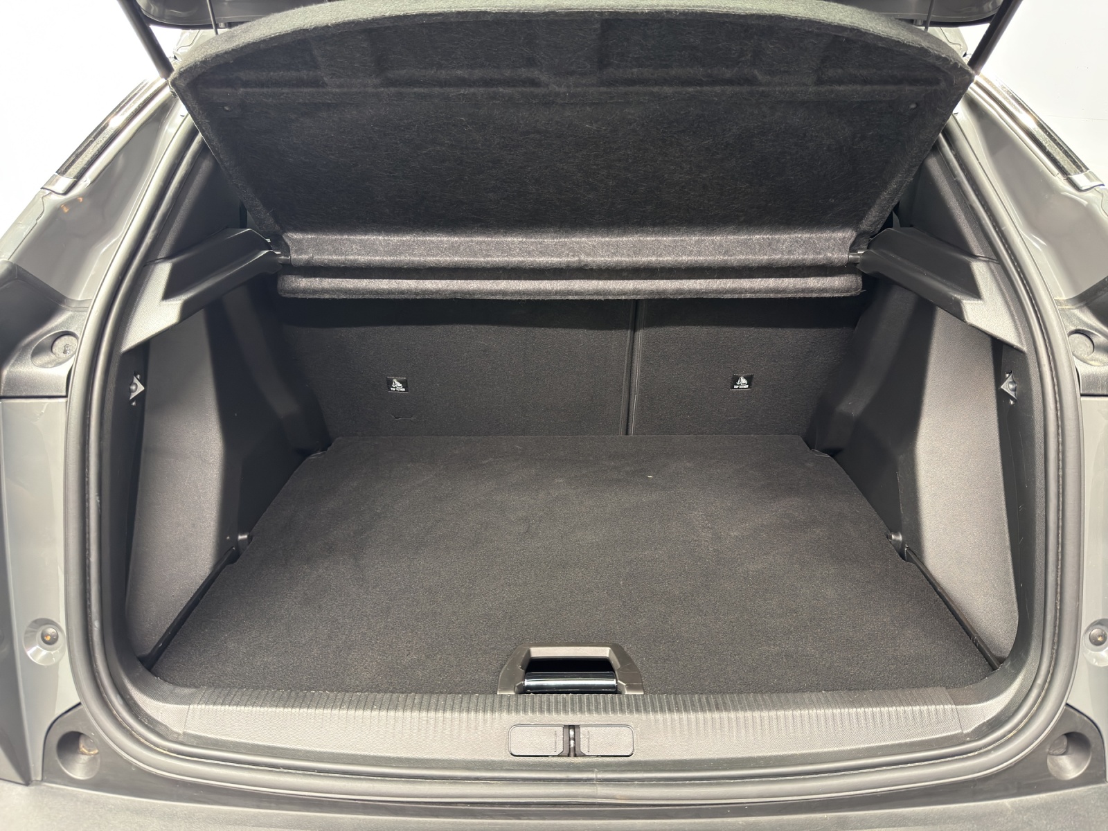 PEUGEOT 2008 1.2 PureTech 130 Allure-image-10
