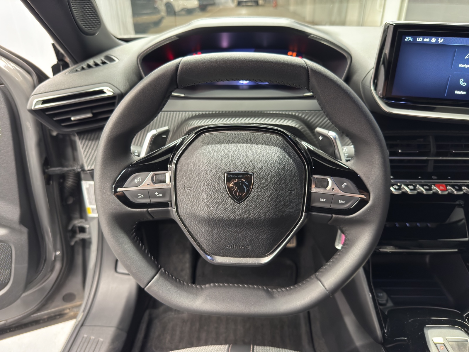 PEUGEOT 2008 1.2 PureTech 130 Allure-image-13