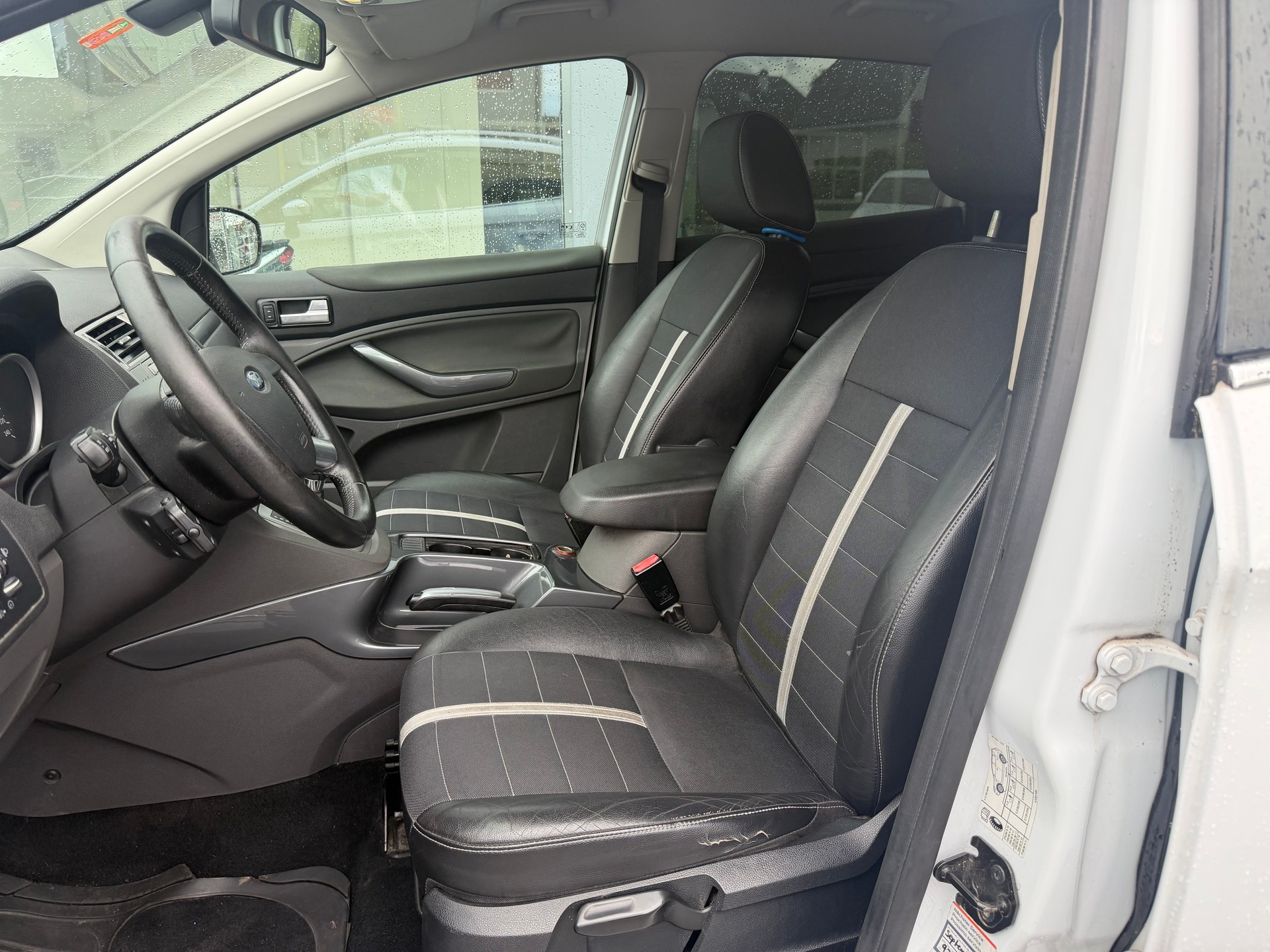 FORD Kuga 2.0 TDCi Titanium 4WD PowerShift-image-9
