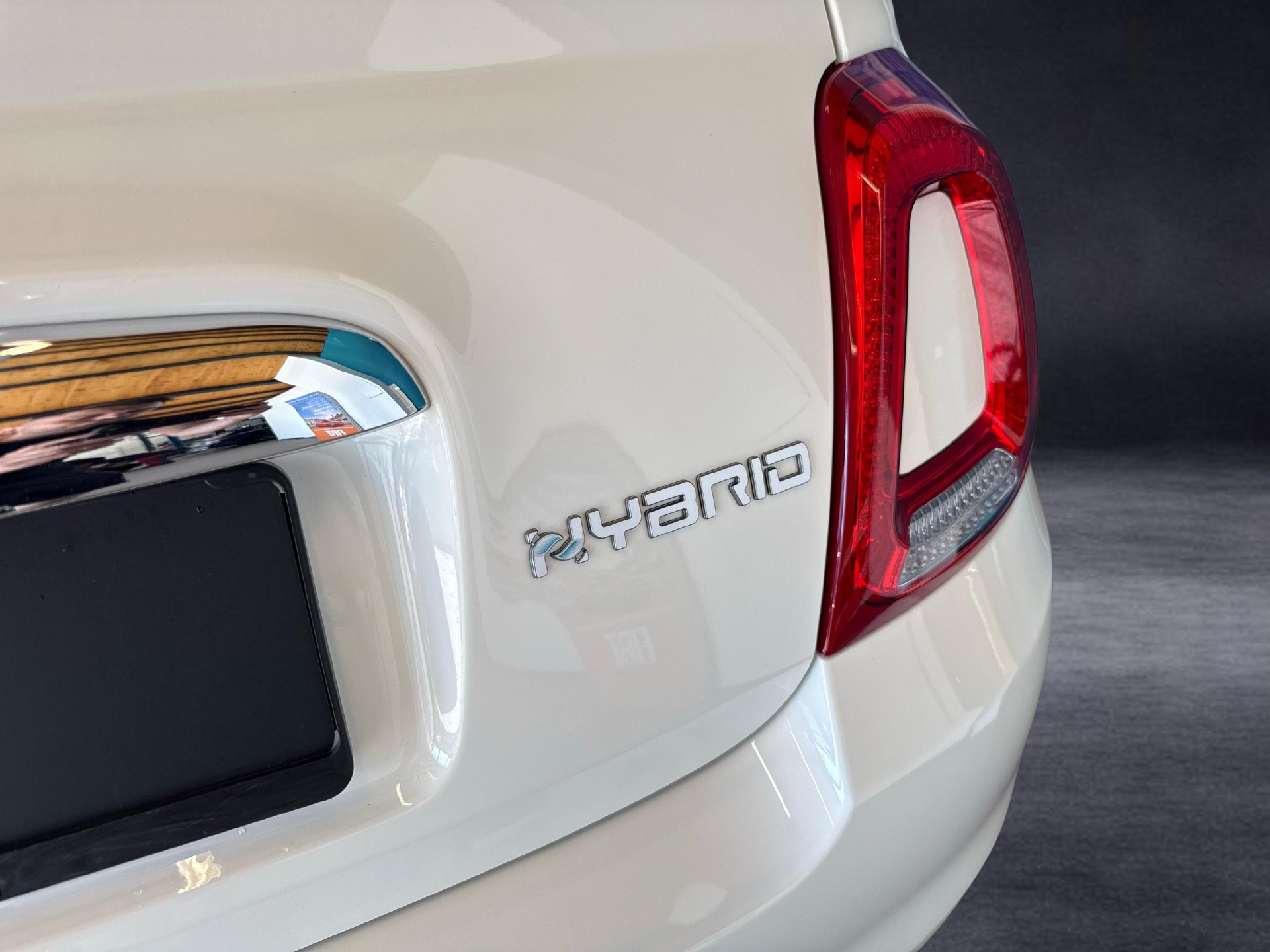 FIAT 500 C 1.0 Hybrid Cult-image-17