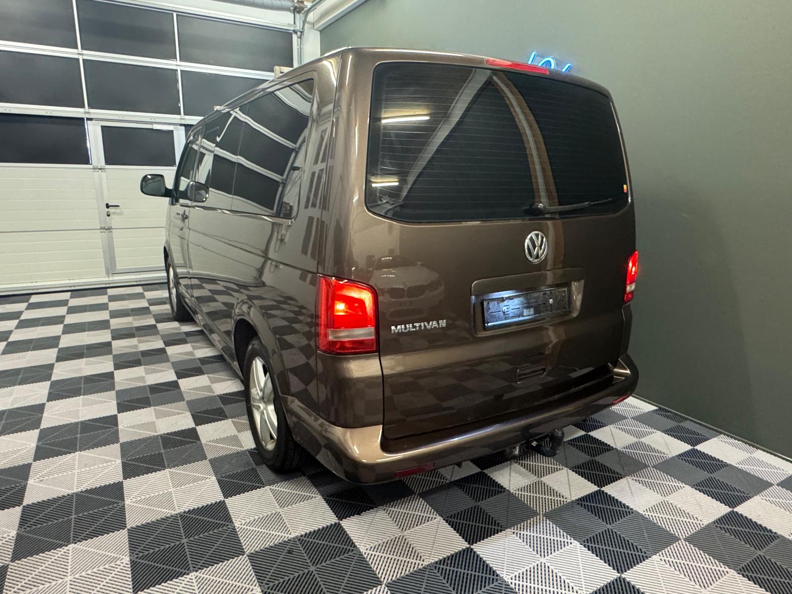 VW T5 Multivan 2.0 TDI Couchage (Véhicule aménagé) Attelage - Panneau Solaire - Webasto-showroom-element-3