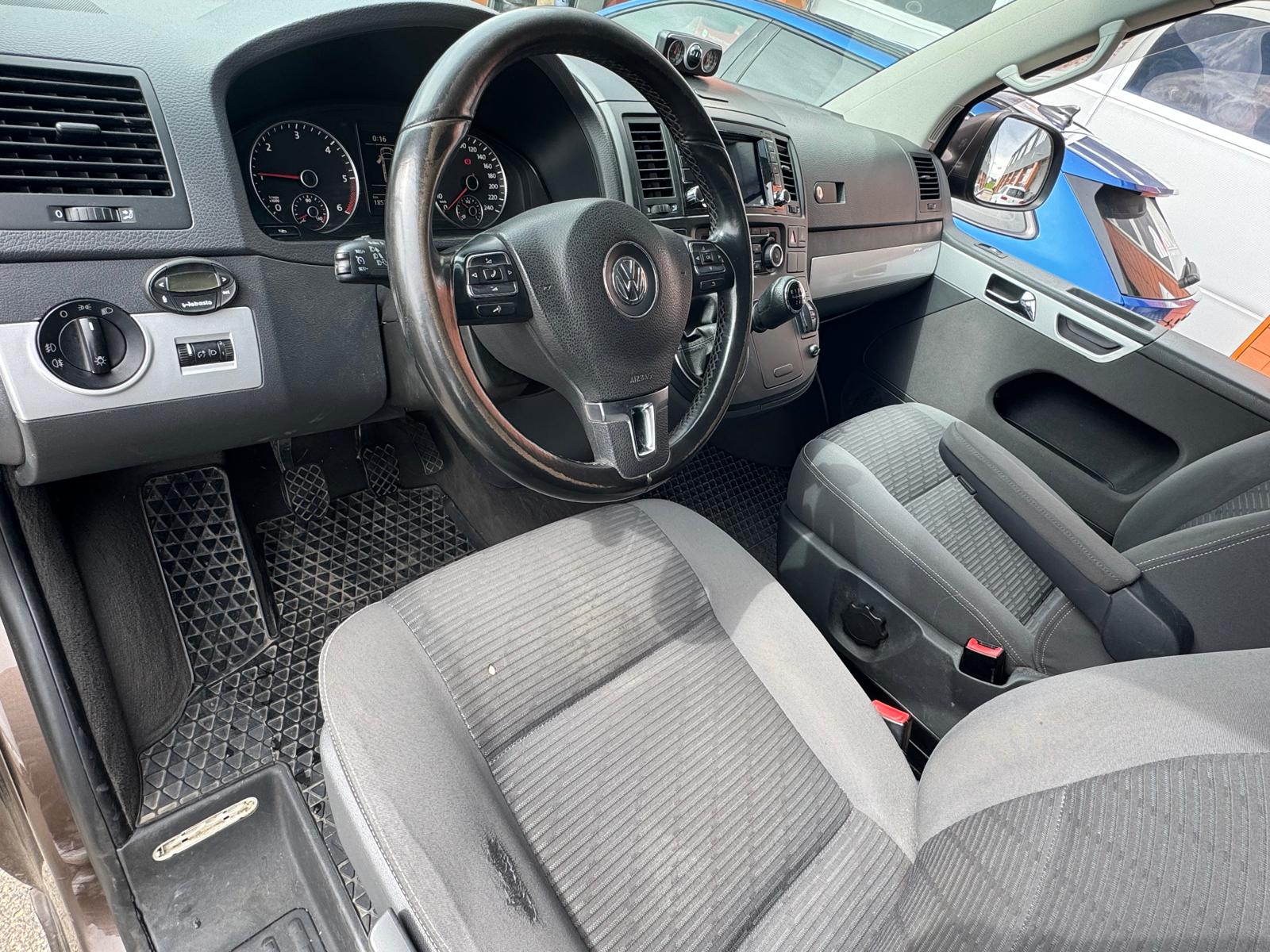 VW T5 Multivan 2.0 TDI Couchage (Véhicule aménagé) Attelage - Panneau Solaire - Webasto-showroom-element-1
