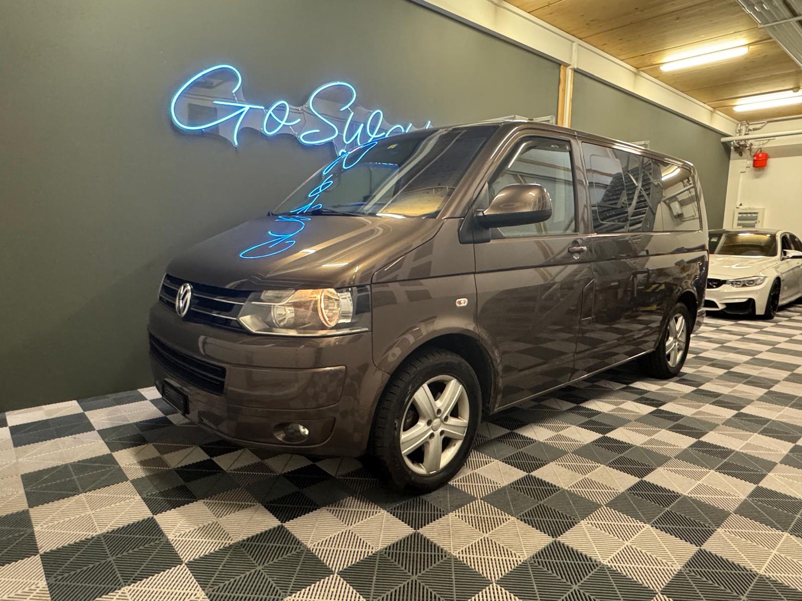 VW T5 Multivan 2.0 TDI Couchage (Véhicule aménagé) Attelage - Panneau Solaire - Webasto