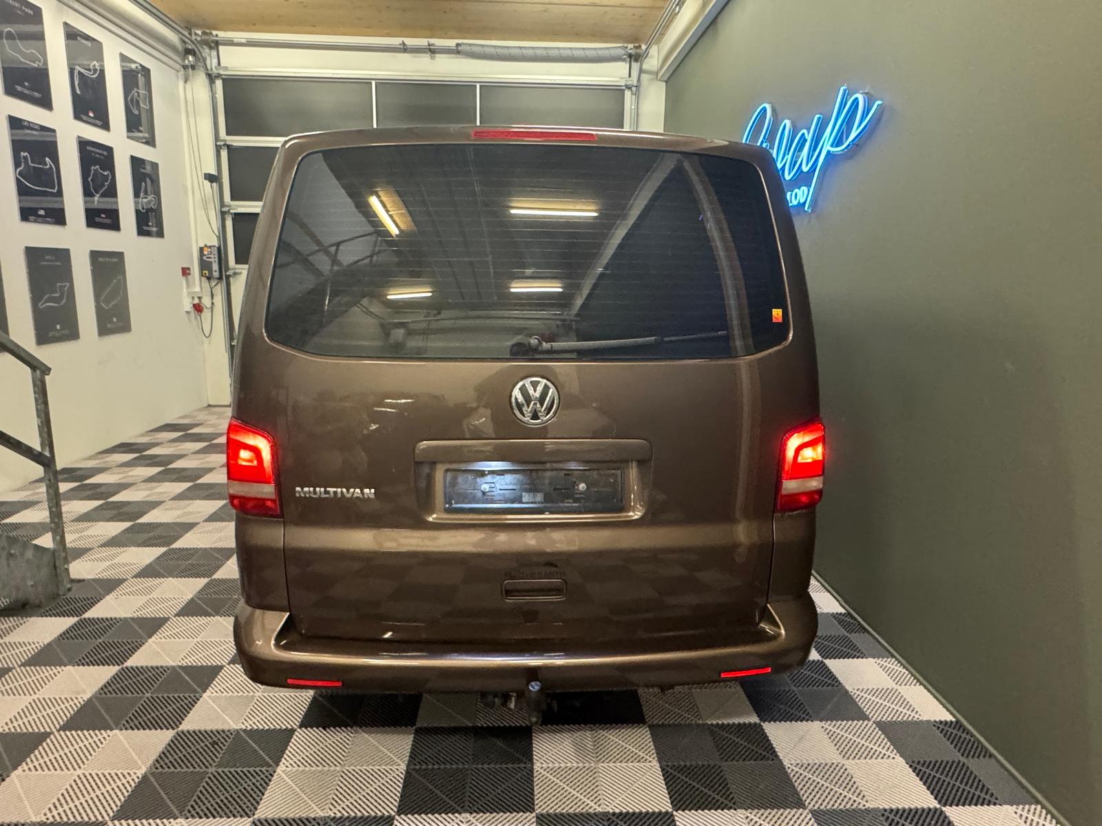 VW T5 Multivan 2.0 TDI Couchage (Véhicule aménagé) Attelage - Panneau Solaire - Webasto-image-4