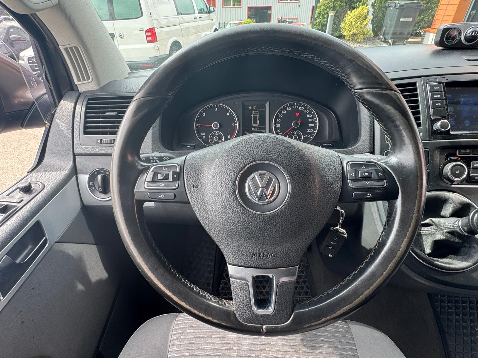VW T5 Multivan 2.0 TDI Couchage (Véhicule aménagé) Attelage - Panneau Solaire - Webasto-image-16