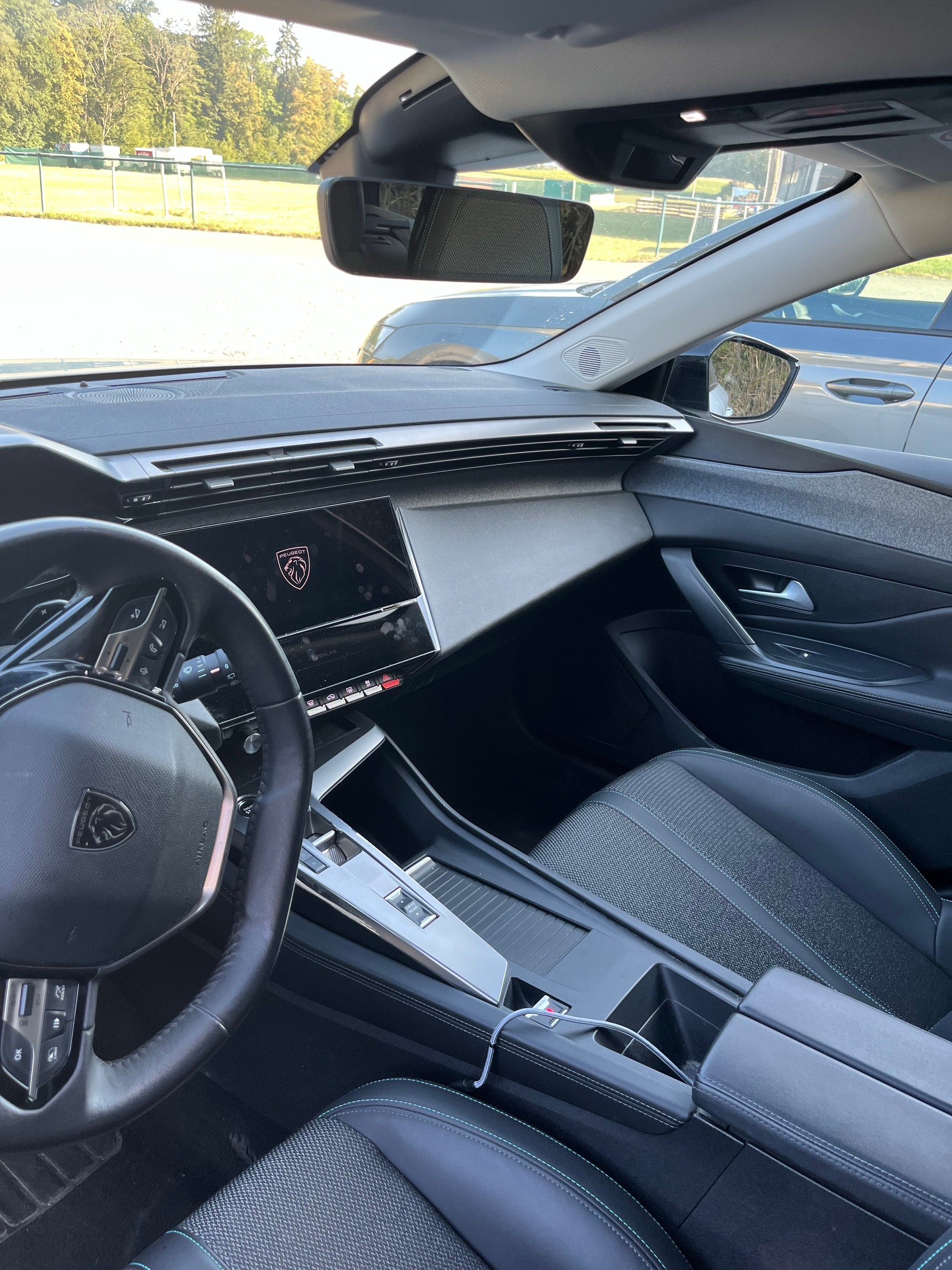 PEUGEOT 1.5 BlueHDi Allure Pack-image-4