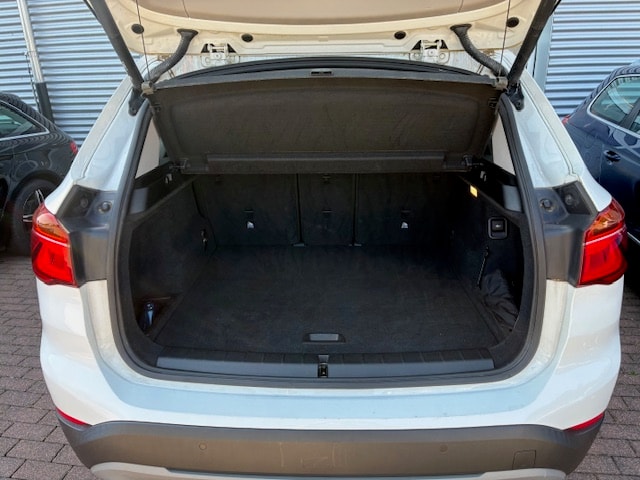 BMW X1 xDrive 20i xLine Steptronic-image-6